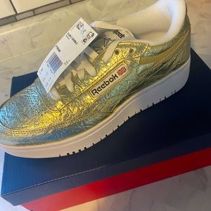 Reebok club c tennis shoes gold plated never worn size 9